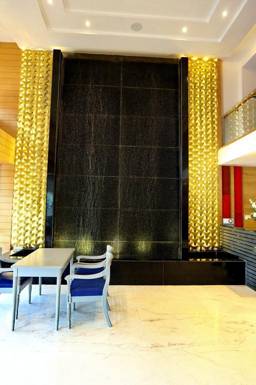 Hotel Sunbeam Premium Zirakpur Esterno foto