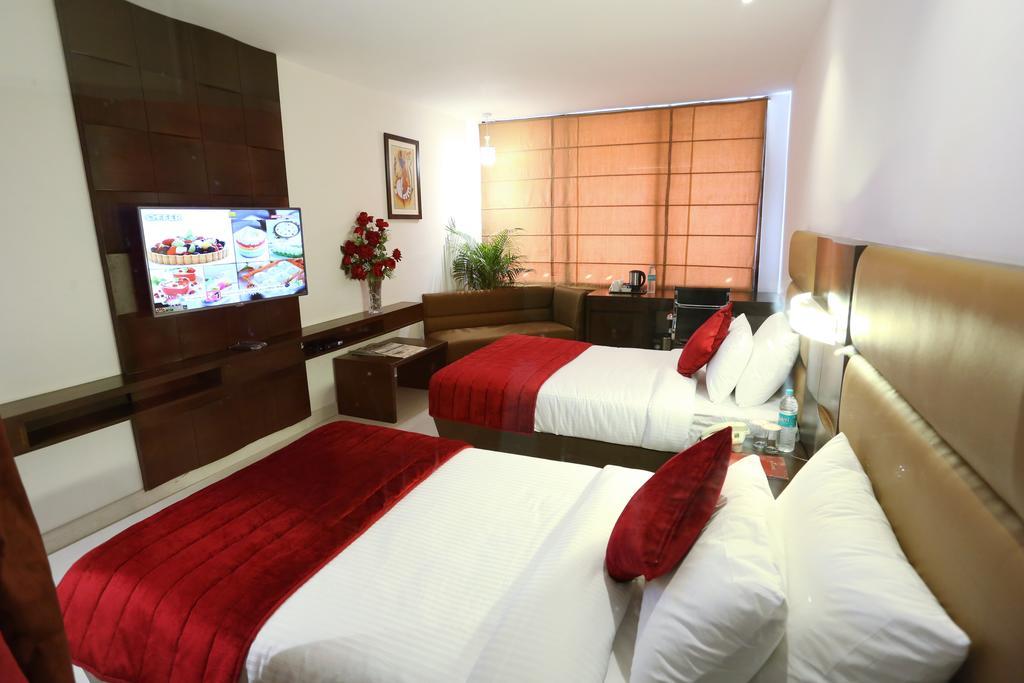 Hotel Sunbeam Premium Zirakpur Esterno foto