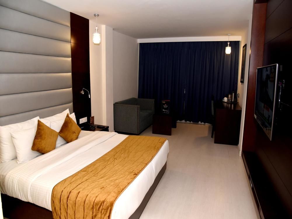 Hotel Sunbeam Premium Zirakpur Esterno foto