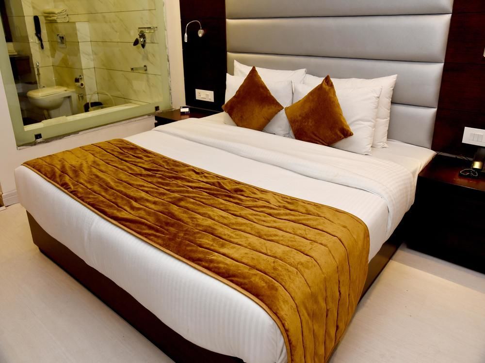 Hotel Sunbeam Premium Zirakpur Esterno foto